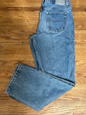 Izod Men's Relaxed Light Blue Denim Jeans